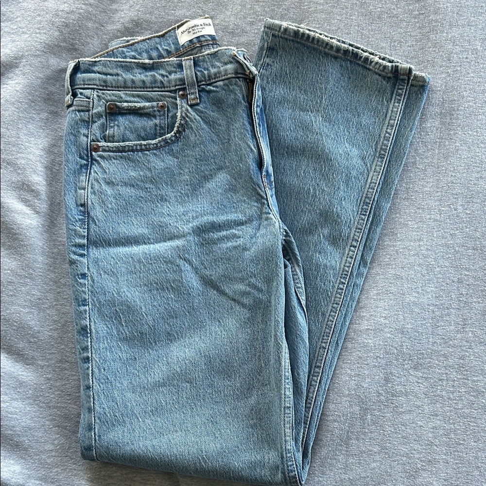 Abercrombie Medium Wash 90s Straight Mid-Rise Jeans